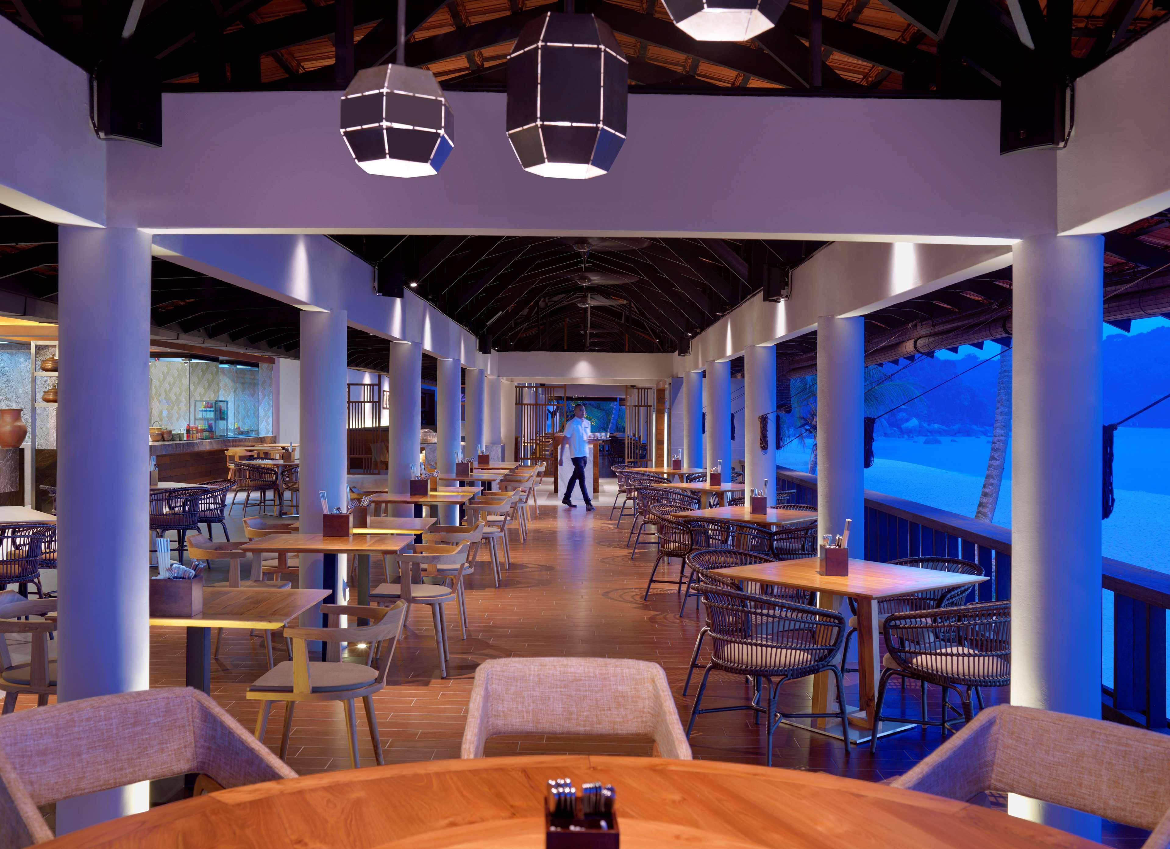 منتجع حياة ريجنسي كوانتان المظهر الخارجي الصورة The restaurant at the aquarium
