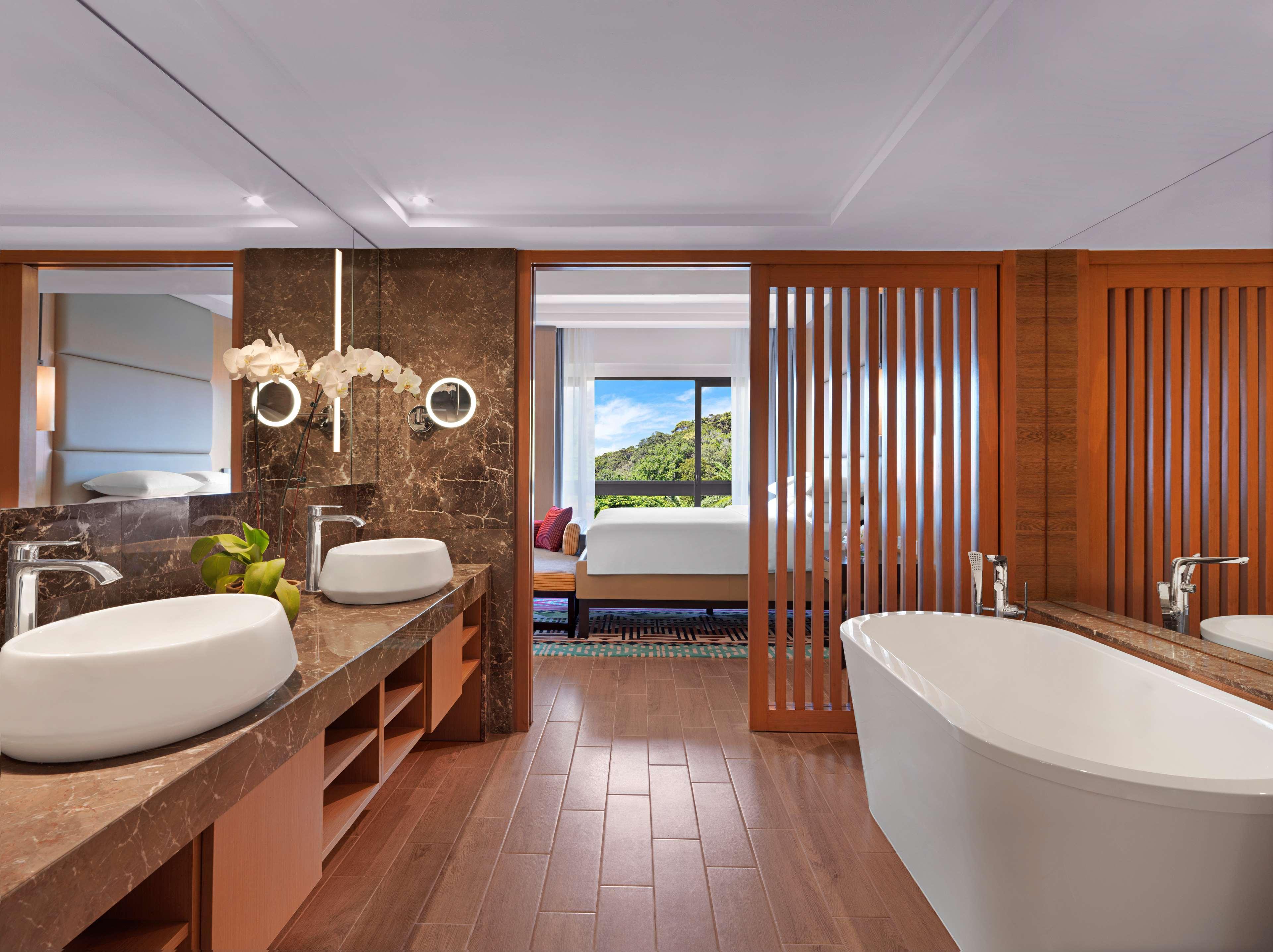 منتجع حياة ريجنسي كوانتان المظهر الخارجي الصورة Deluxe Suite bathroom