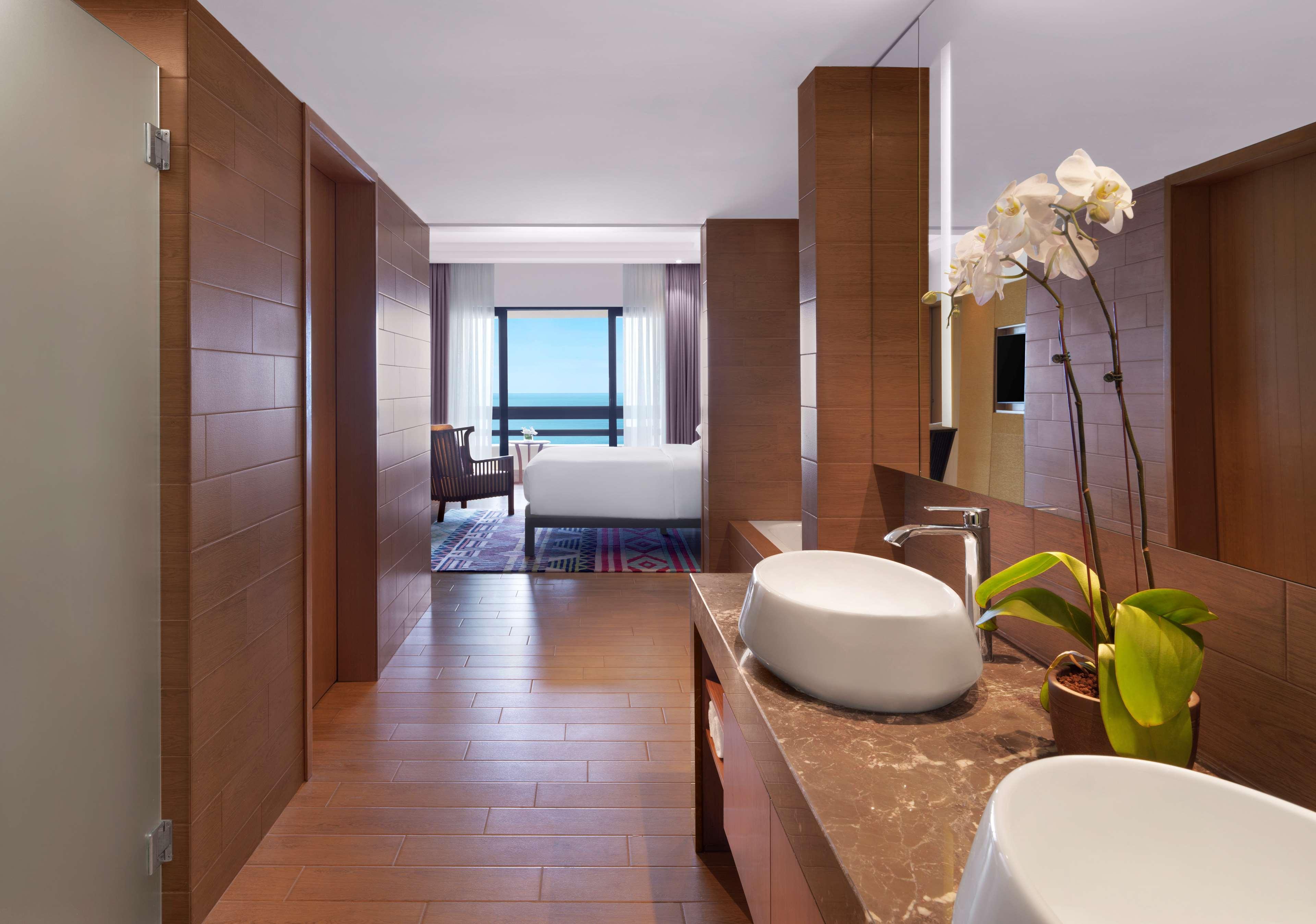 منتجع حياة ريجنسي كوانتان المظهر الخارجي الصورة A bathroom at the hotel