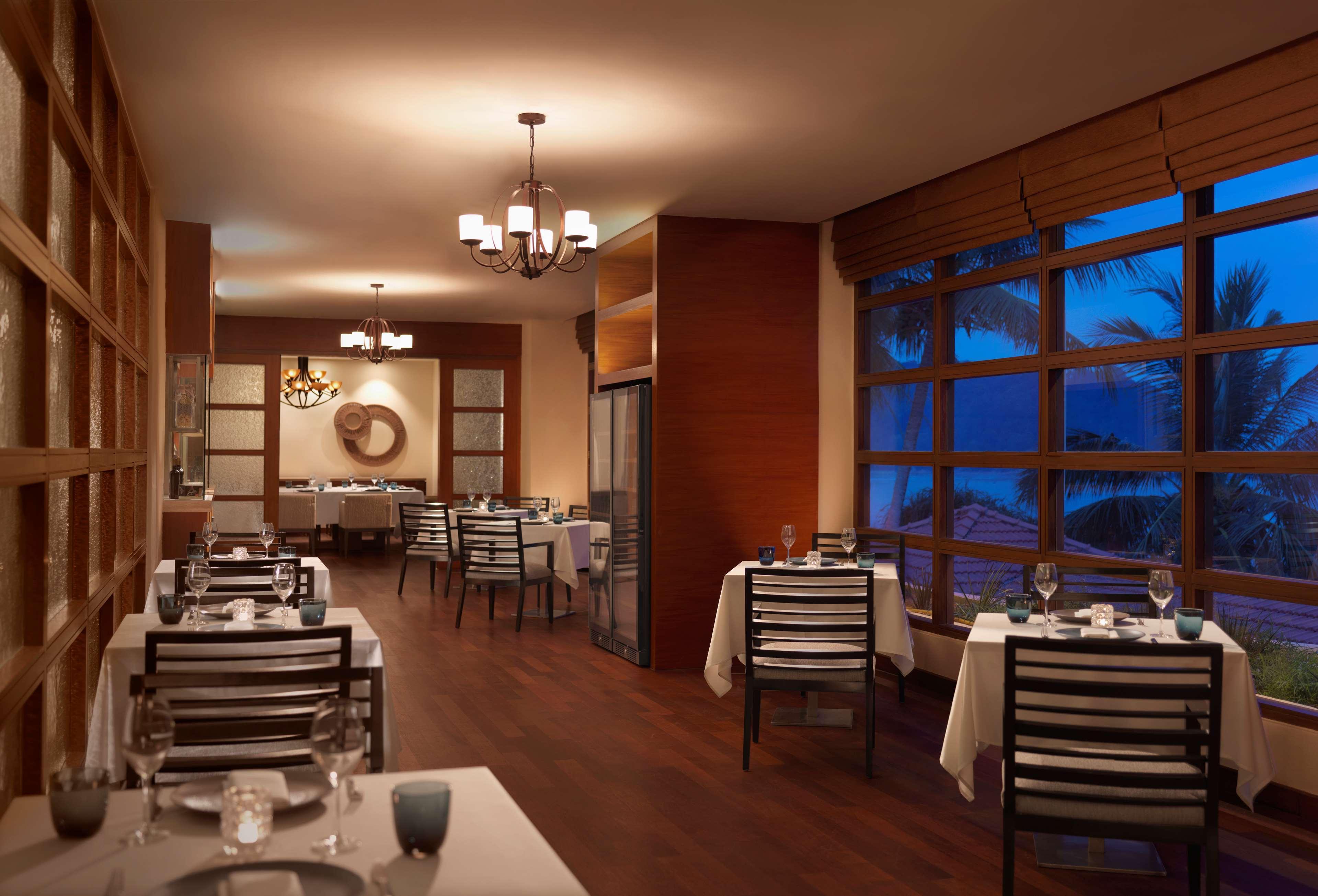 منتجع حياة ريجنسي كوانتان المظهر الخارجي الصورة Restaurant at the Taj Bengal