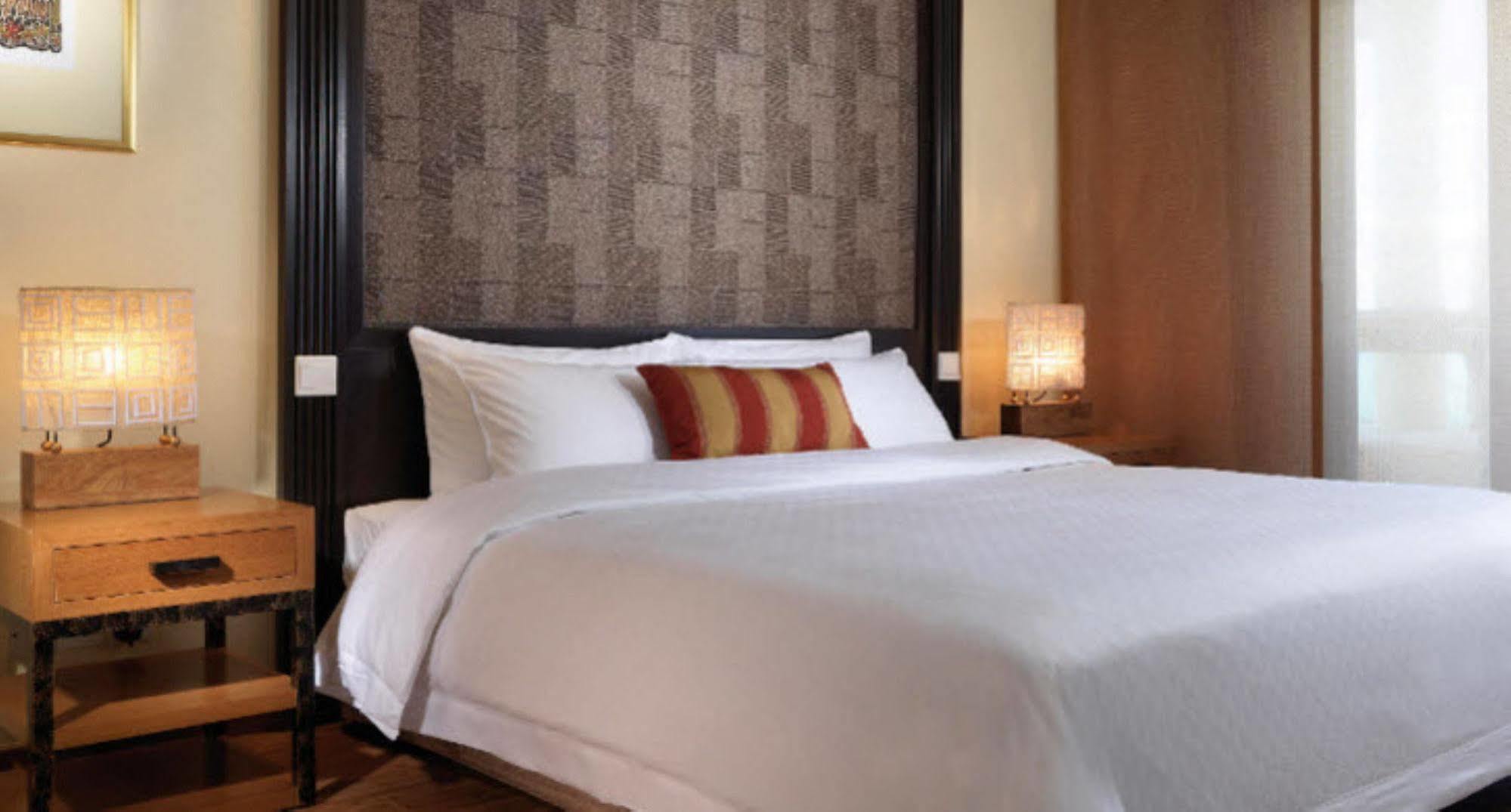 منتجع حياة ريجنسي كوانتان المظهر الخارجي الصورة A bed with a headboard