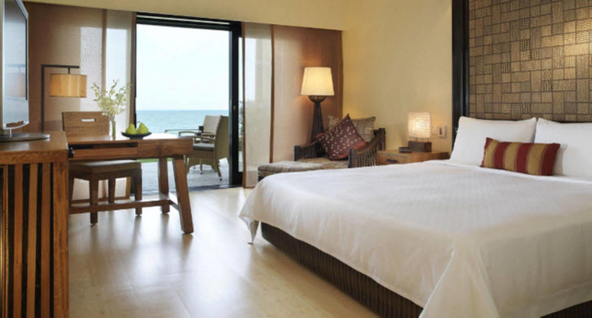 منتجع حياة ريجنسي كوانتان المظهر الخارجي الصورة A room at the Shangri-La Hotel, Kuala Lumpur
