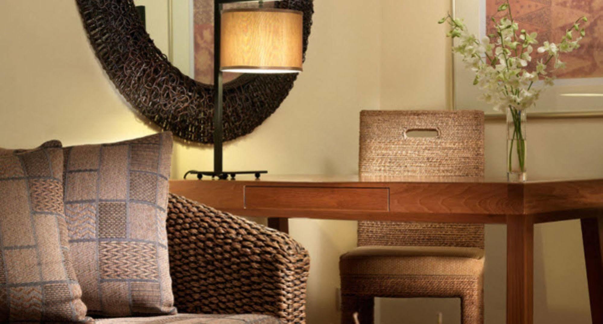 منتجع حياة ريجنسي كوانتان المظهر الخارجي الصورة A table lamp
