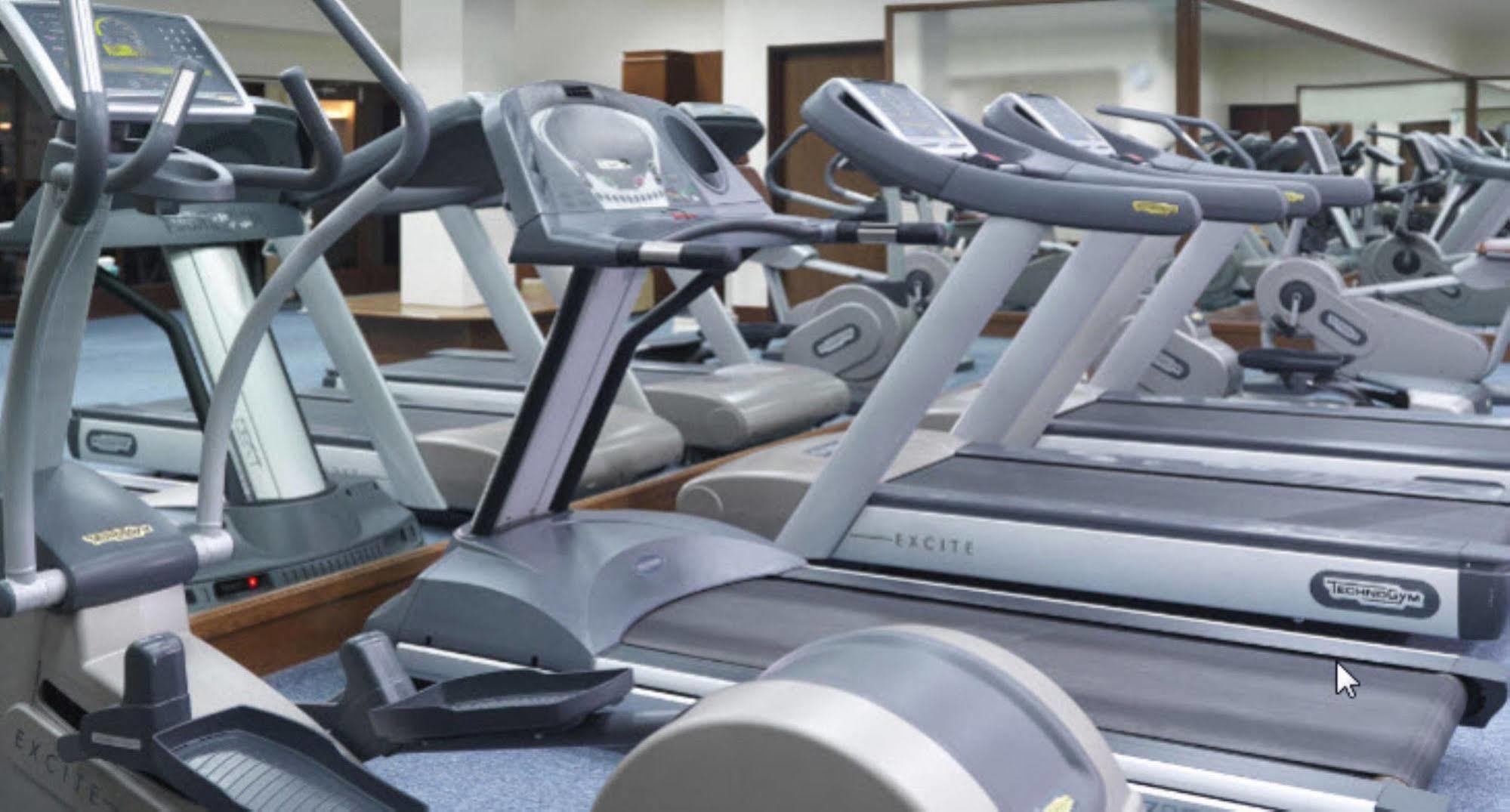 منتجع حياة ريجنسي كوانتان المظهر الخارجي الصورة Treadmills in a gym